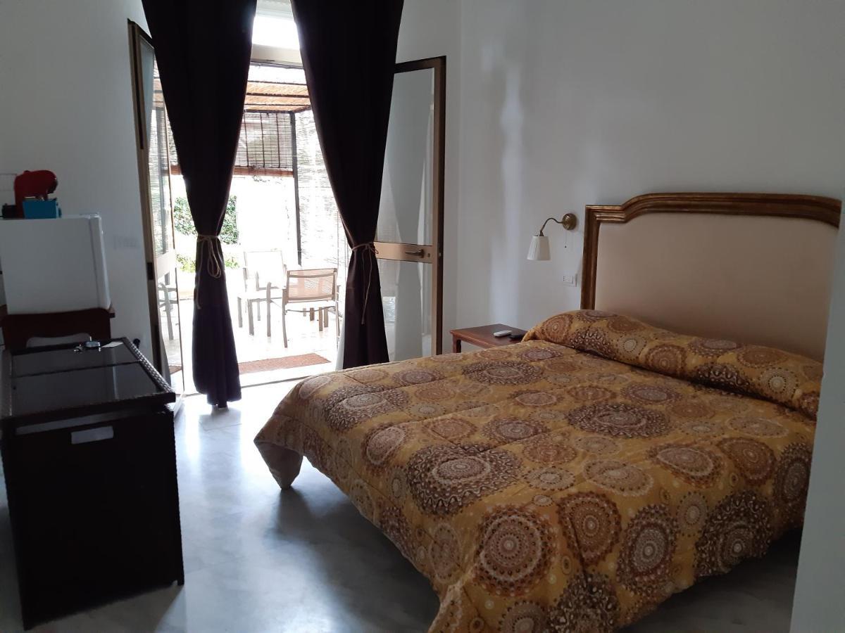 La Gran Dama Bed & Breakfast Roseto Degli Abruzzi Exterior photo