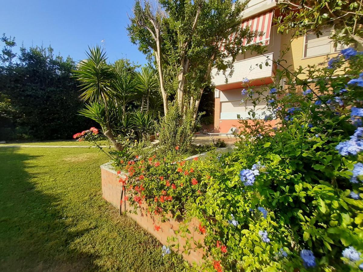 La Gran Dama Bed & Breakfast Roseto Degli Abruzzi Exterior photo