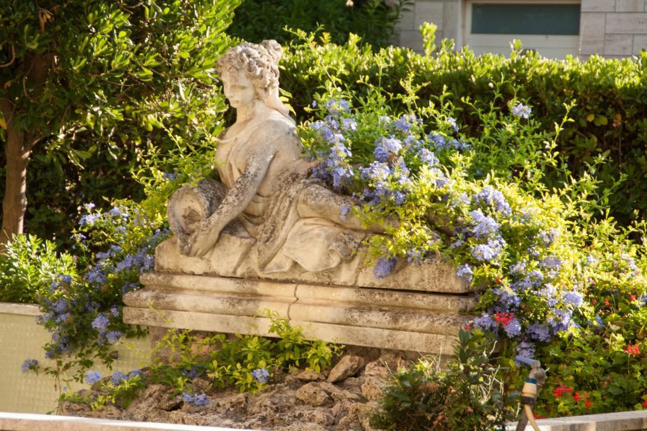 La Gran Dama Bed & Breakfast Roseto Degli Abruzzi Exterior photo